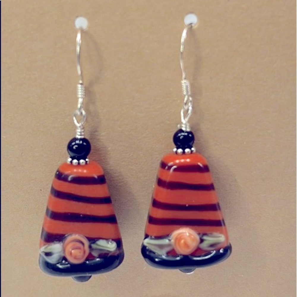 WITCH HAT HALLOWEEN LAMPWORK STERLING SILVER EARRING